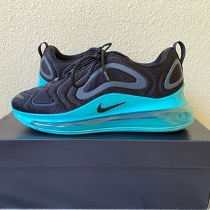 Nike Women’s Airmax 720 Shoes